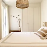Luxury 2Br Apartment With Pool, Bikes & Garden شقة *