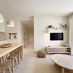 Διαμέρισμα Luxury 2br With Pool, Bikes & Garden