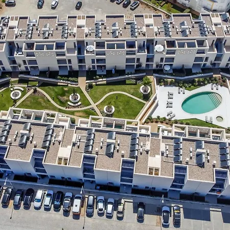 Luxury 2br With Pool, Bikes & Garden * タヴィラ