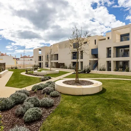 Luxury 2br With Pool, Bikes & Garden