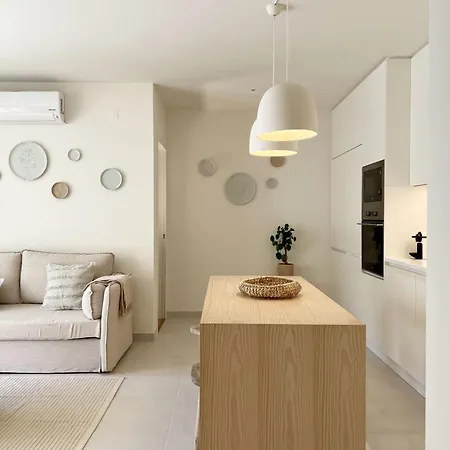 Luxury 2br With Pool, Bikes & Garden アパート