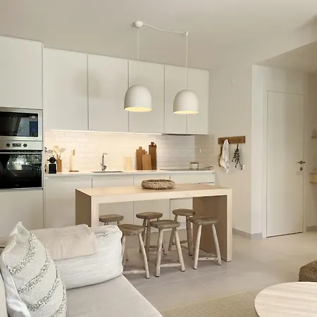 Luxury 2br With Pool, Bikes & Garden アパート タヴィラ