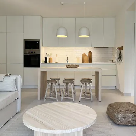 Luxury 2br With Pool, Bikes & Garden アパート タヴィラ