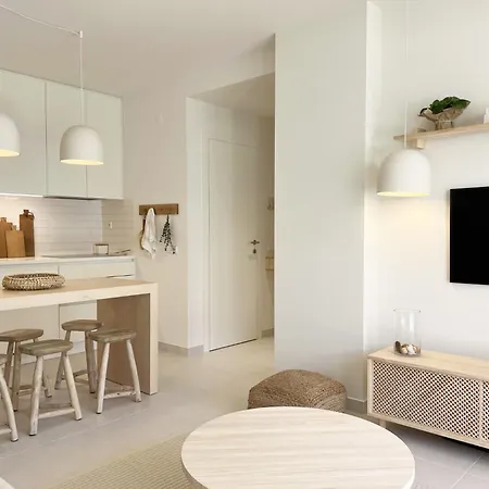 Luxury 2br With Pool, Bikes & Garden アパート タヴィラ