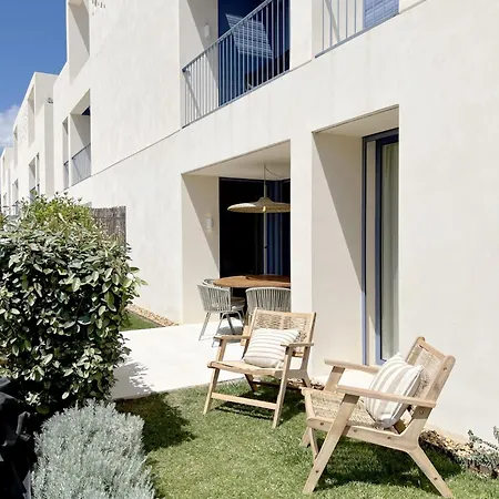 Luxury 2br With Pool, Bikes & Garden アパート