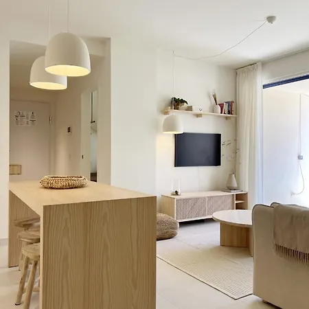 Luxury 2br With Pool, Bikes & Garden