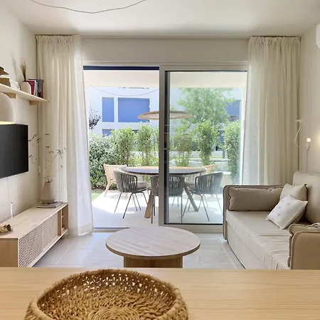 Luxury 2br With Pool, Bikes & Garden *