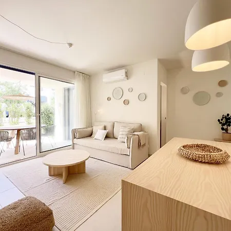 Luxury 2br With Pool, Bikes & Garden * タヴィラ